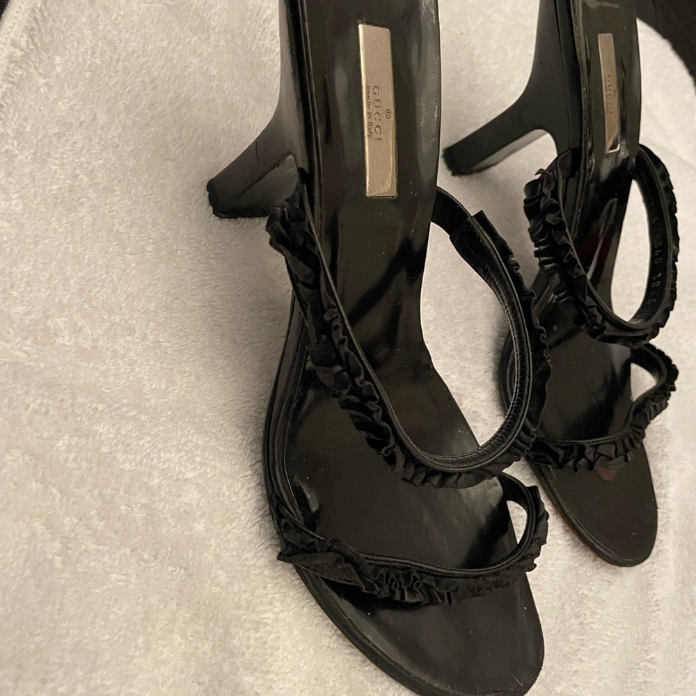 Gucci Women's Elegant Black Heels - Picture 5 of 6
